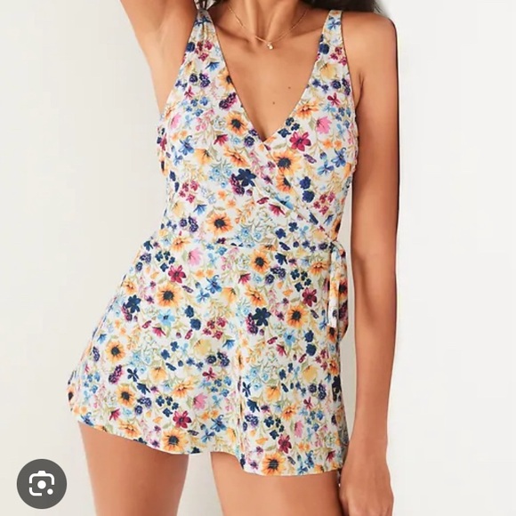 Old Navy Other - OLD NAVY Swimsuit Wildflower Print V-Neck Wrap Front Underwire Tummy Support 3X